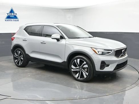 Used 2024 Volvo XC40 B5 Plus w/ Protection Package Premier AWD/4WD image 1