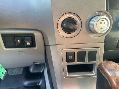 Used 2010 Toyota Tundra Limited image 18