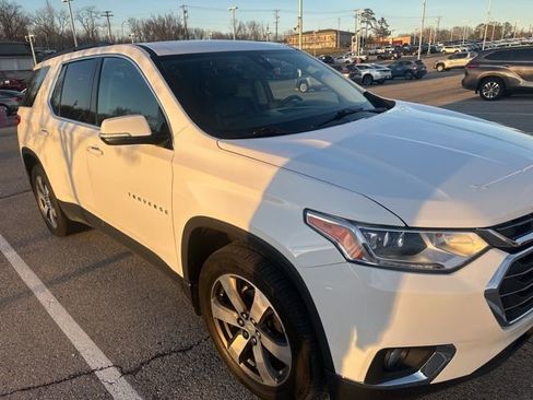 Used 2019 Chevrolet Traverse LT w/ LT Premium Package image 7