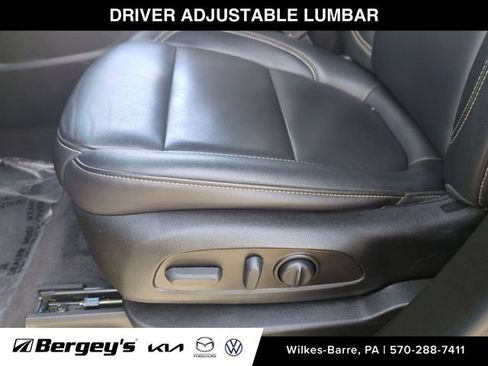 Used 2022 Chevrolet Traverse LT w/ LT Premium Package AWD/4WD image 14