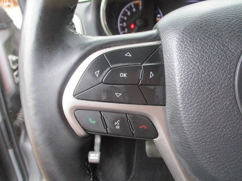 Used 2019 Jeep Grand Cherokee Laredo image 14