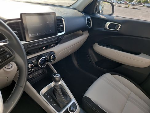 Used 2025 Hyundai Venue SEL FWD image 21