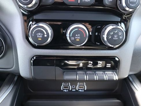 New 2026 RAM 1500 Express AWD/4WD image 23