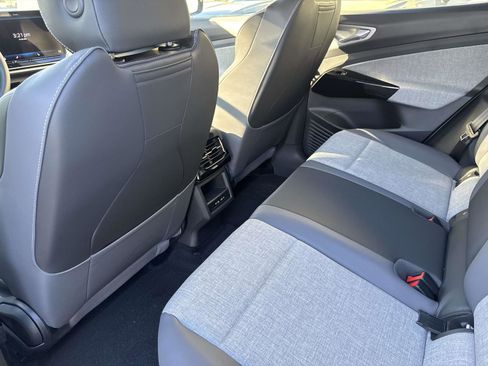 New 2026 Volkswagen ID.4 Pro image 9