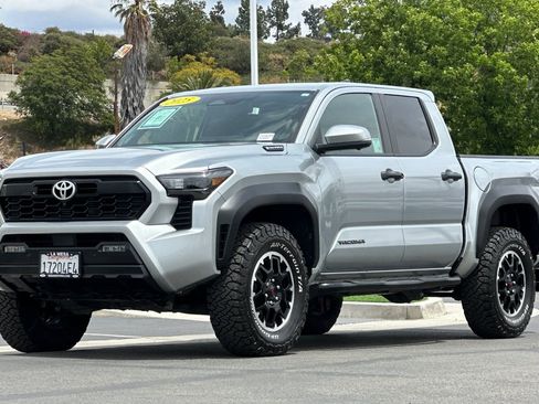 Used 2025 Toyota Tacoma TRD Off-Road w/ TRD Off Road Premium Package AWD/4WD image 7