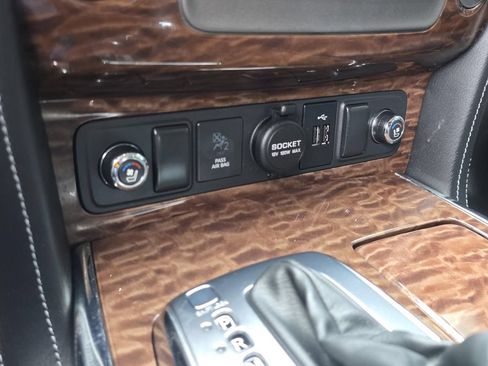 Used 2019 Nissan Armada Platinum w/ Interior Lighting Package AWD/4WD image 34