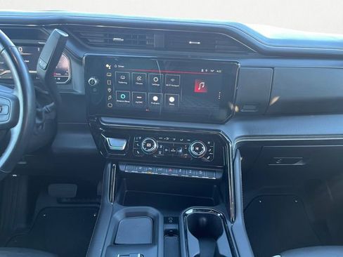 Used 2024 GMC Sierra 2500 AT4X image 12