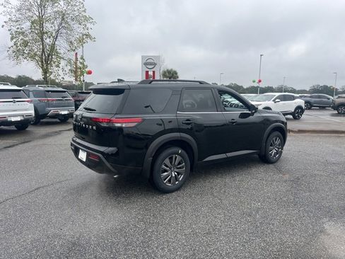 New 2025 Nissan Pathfinder SV image 5