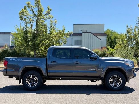 Used 2016 Toyota Tacoma TRD Sport w/ Premium & Technology Package AWD/4WD image 6