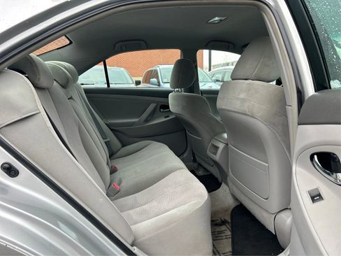 Used 2010 Toyota Camry LE image 21