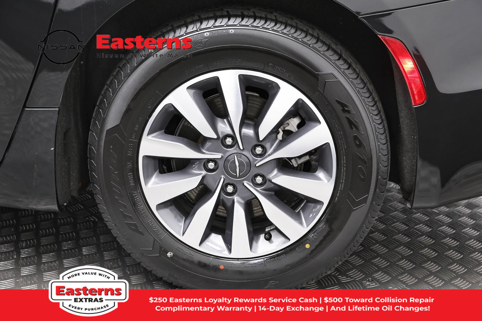 Used 2023 Chrysler Pacifica Touring-L FWD image 34