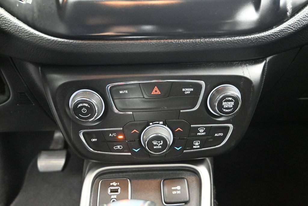 Used 2021 Jeep Compass Latitude FWD image 13