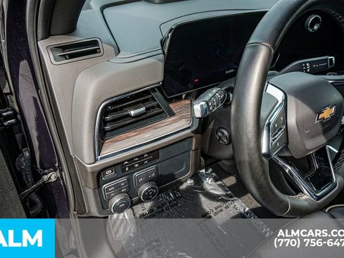 Used 2025 Chevrolet Suburban Premier AWD/4WD image 37