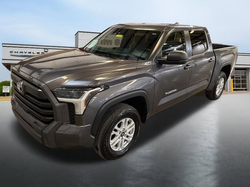 Used 2025 Toyota Tundra SR5 AWD/4WD image 9