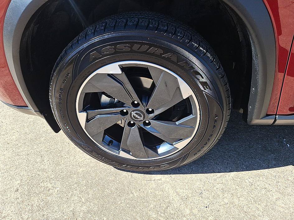 Certified 2025 Nissan Rogue SV FWD image 8