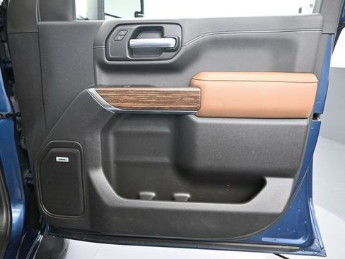 Used 2022 Chevrolet Silverado 2500 High Country w/ Z71 Off-Road Package image 48