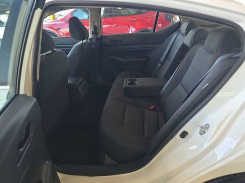 Used 2025 Nissan Altima 2.5 SV FWD image 8