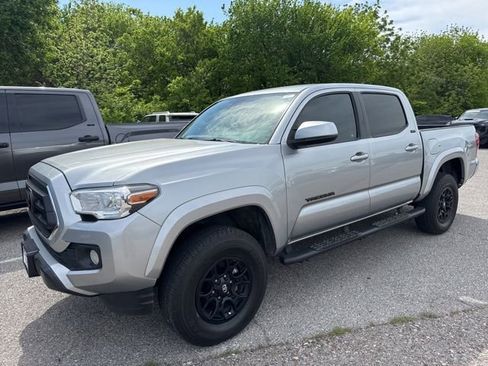 Used 2022 Toyota Tacoma SR5 RWD image 17