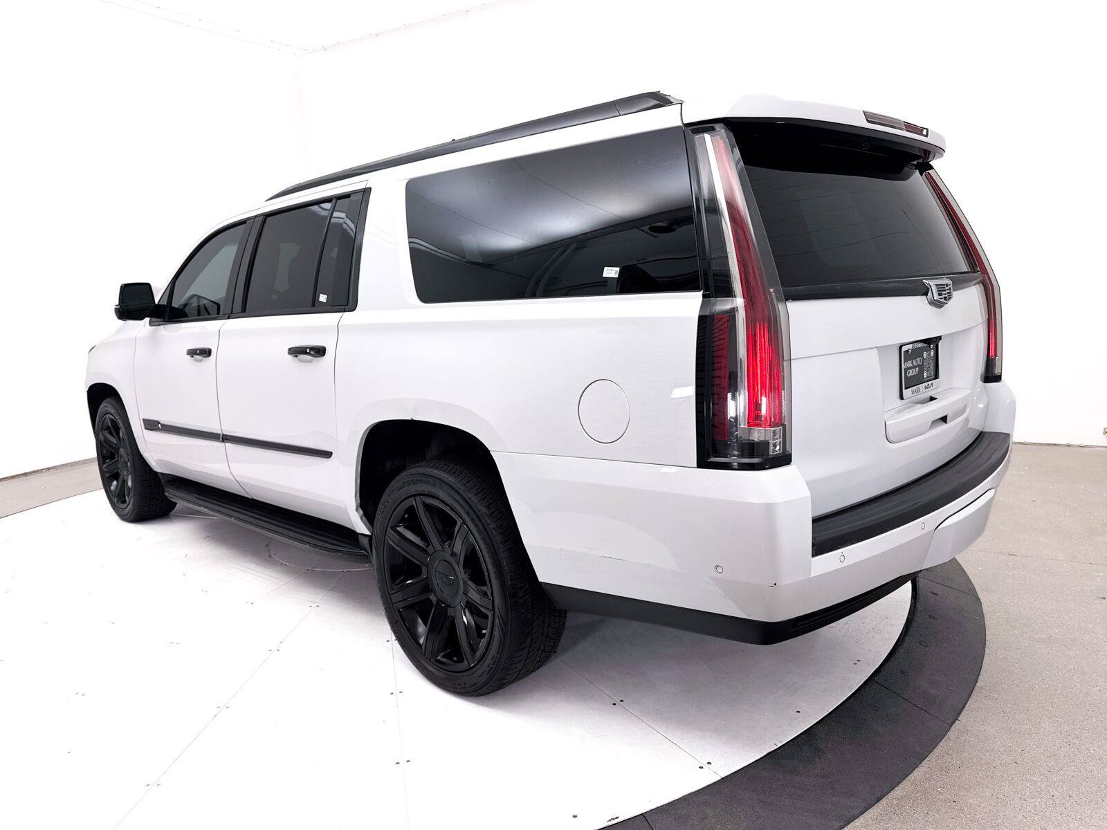Used 2017 Cadillac Escalade ESV Luxury AWD/4WD image 13