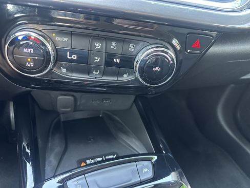 Used 2025 Chevrolet Trax ACTIV w/ Sunroof Package FWD image 19