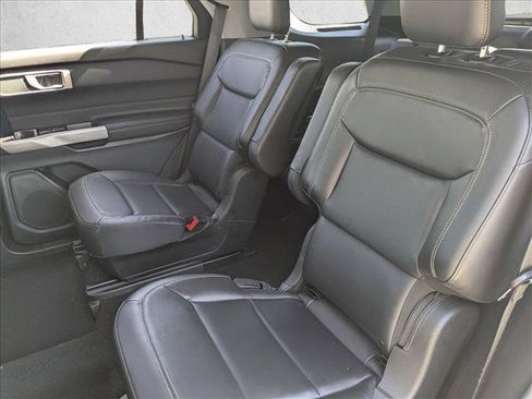 Used 2023 Ford Explorer XLT w/ Equipment Group 202A RWD image 18