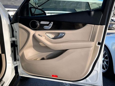 Used 2019 Mercedes-Benz GLC 300 image 22