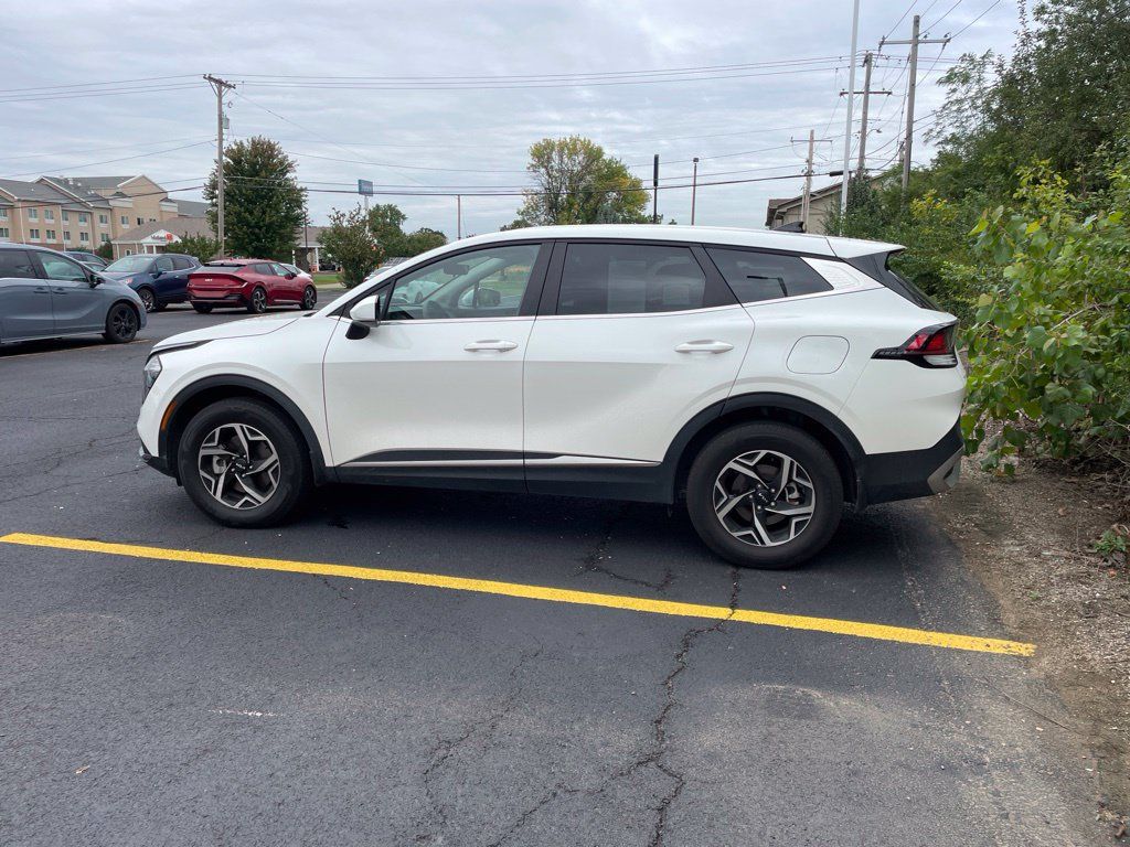 Used 2023 Kia Sportage LX AWD/4WD image 3