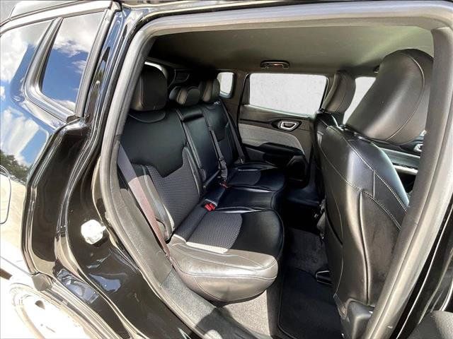 Used 2023 Jeep Compass Latitude AWD/4WD image 30