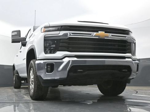 Used 2024 Chevrolet Silverado 2500 LT AWD/4WD image 51