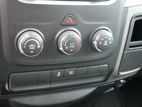 Used 2017 RAM 1500 Express AWD/4WD image 21