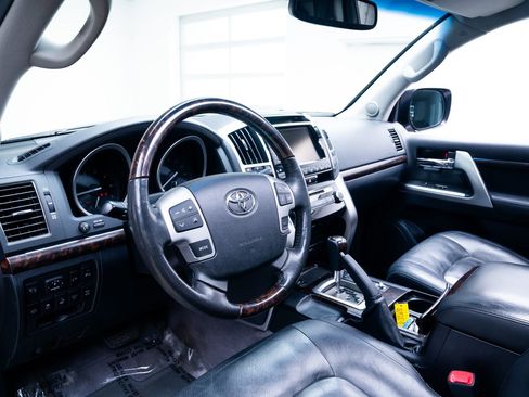 Used 2015 Toyota Land Cruiser AWD/4WD image 18