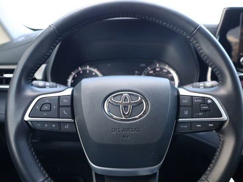 Used 2024 Toyota Highlander LE image 12