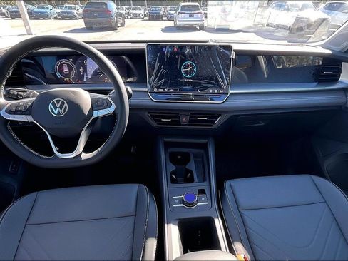 New 2026 Volkswagen Tiguan SE AWD/4WD image 3