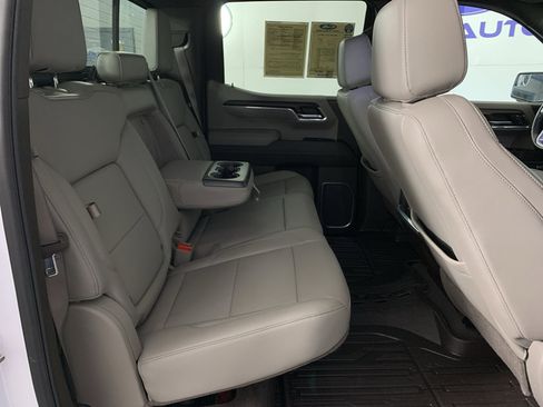 Used 2025 GMC Sierra 1500 SLT w/ SLT Convenience Package image 39