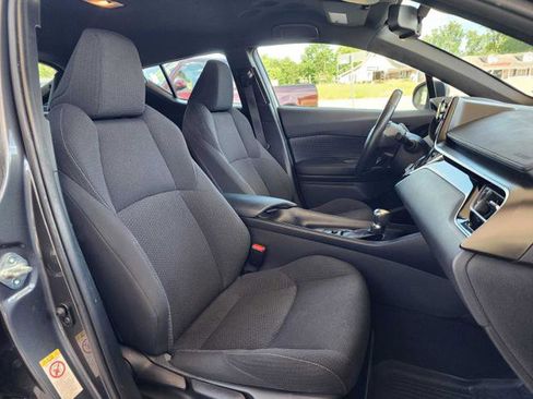 Used 2018 Toyota C-HR XLE FWD image 16