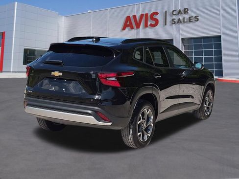 Used 2025 Chevrolet Trax LT w/ LT Convenience Package FWD image 6