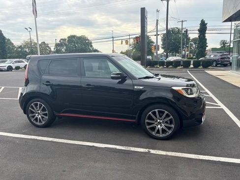 Used 2017 Kia Soul ! w/ Tech Package FWD image 4