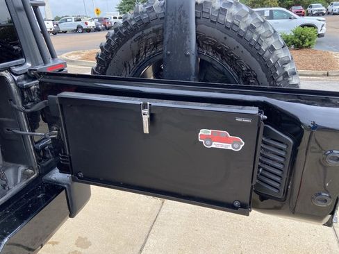 Used 2018 Jeep Wrangler Unlimited Sport AWD/4WD image 30