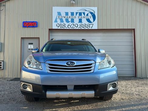 Used 2011 Subaru Outback 2.5i Limited image 5
