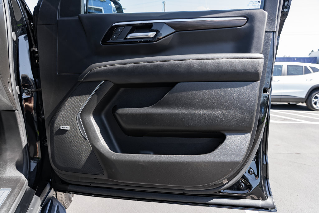 Used 2025 Chevrolet Tahoe Premier AWD/4WD image 32
