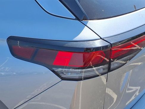 New 2025 Volkswagen Tiguan SE FWD image 23