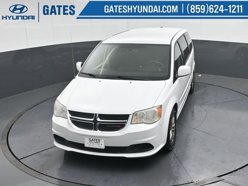 Used 2016 Dodge Grand Caravan SE image 40