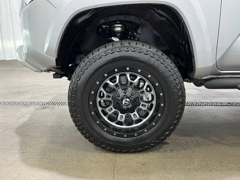 Used 2022 Toyota Tacoma Limited w/ Black Out Package (TMS) AWD/4WD image 26