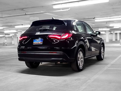 Used 2025 Honda HR-V LX image 6