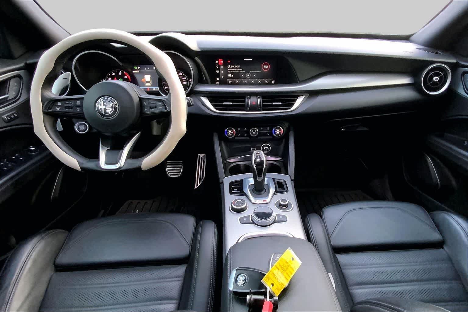 Used 2023 Alfa Romeo Stelvio Veloce AWD/4WD image 29