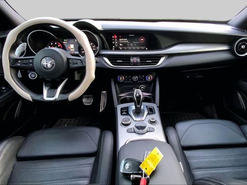 Used 2023 Alfa Romeo Stelvio Veloce AWD/4WD image 29