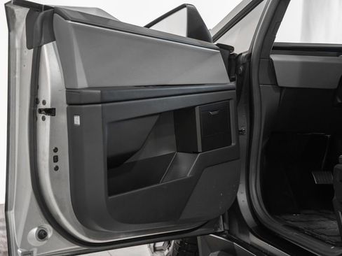 Used 2024 Tesla Cybertruck AWD Crew Cab image 43