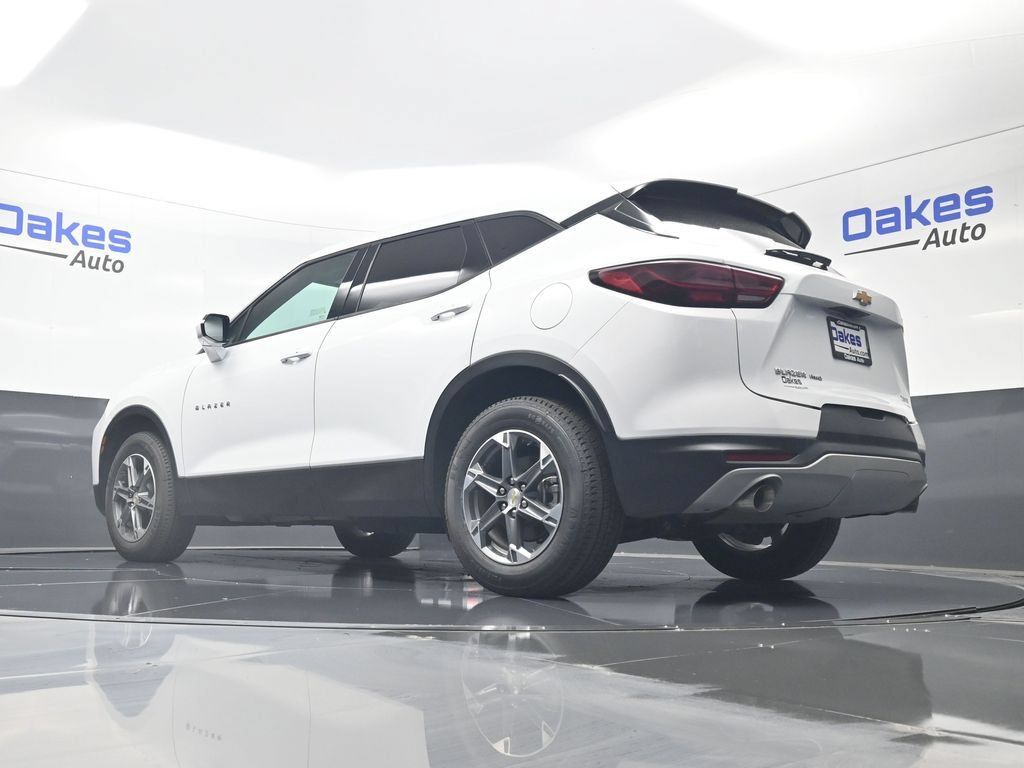 Used 2025 Chevrolet Blazer LT AWD/4WD image 41