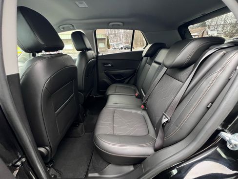 Used 2019 Chevrolet Trax LT w/ LT Convenience Package image 20