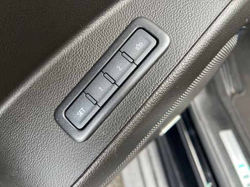 Used 2019 Chevrolet Suburban LT image 25